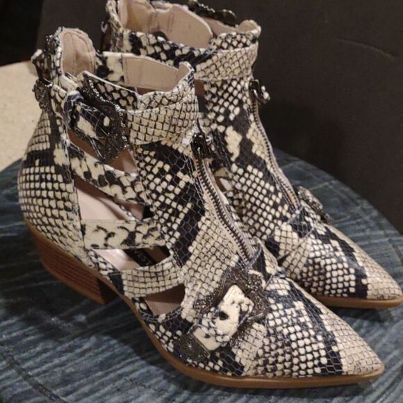 Vintage Nine West Snake Skin Western Cutout Booties Size 5 - Picture 3 of 9